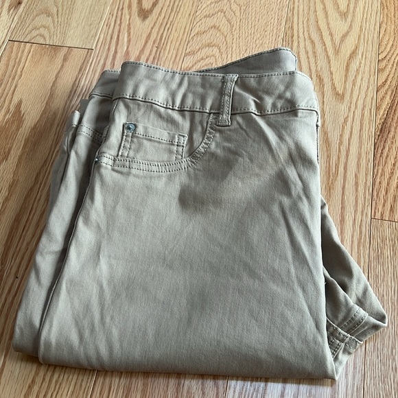Brooke SZ 14, khaki tan pants with stretch. - Picture 11 of 12